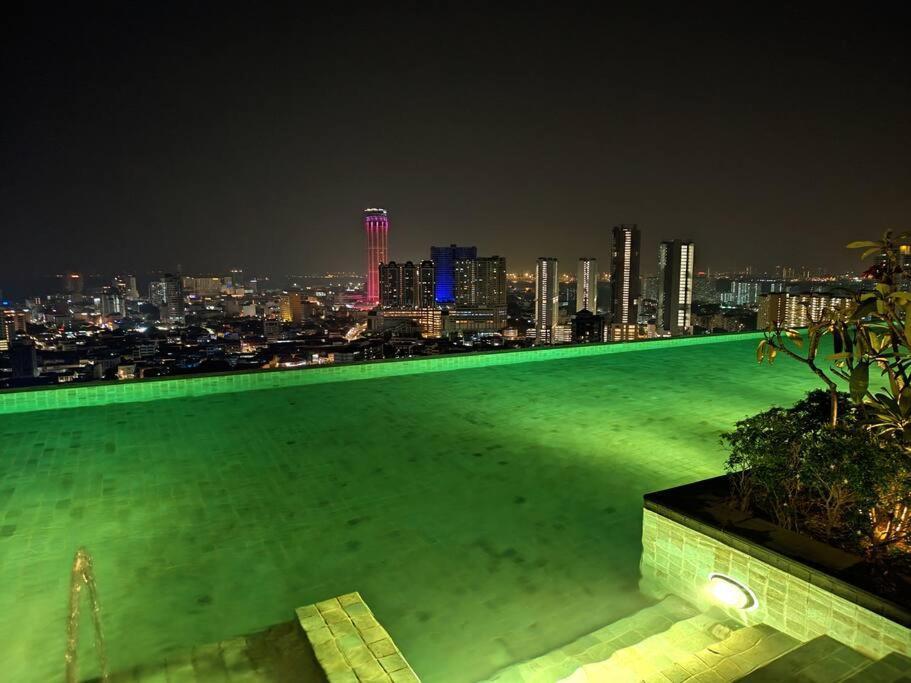 Infinity Pool 2Br Suite 7Pax @Beacon @Georgetown Exteriör bild